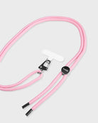 Sznurek do telefonu Holdid o regulowanej długości. Idealny do zawieszenia Iphone'a przez ramię. Wykonany z materiałów pochodzących z recyclingu. Łatwo mocuje się do telefonu za pomocą karty paska, którą umieszcza się wewnątrz etui na telefon.