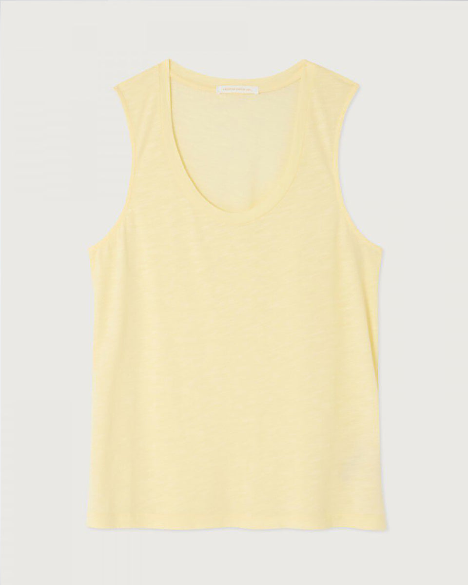 Luźny tank top JAC47 American Vintage Vanille Vinta na szerokich ramiączkach z okrągłym dekoltem. Wykonany z cienkiej i miękkiej tkaniny z bawełną i wiskozą.&nbsp;

-Prosty krój

-Luźny fason

-Zamów top w swoim normalnym rozmiarze