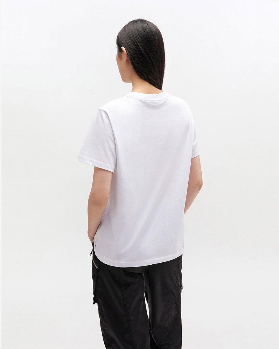 Luźny, bawełniany, biały t-shirt 4339 BASIC COTTON JERSEY NEON KITTY GANNI z okrągłym dekoltem i krótkim, szerokim rękawem. Z przodu posiada grafikę z uroczym kotem oraz logo GANNI. Wykonany z miękkiej bawełny organicznej. Idealny z jeansami lub spódnicą.