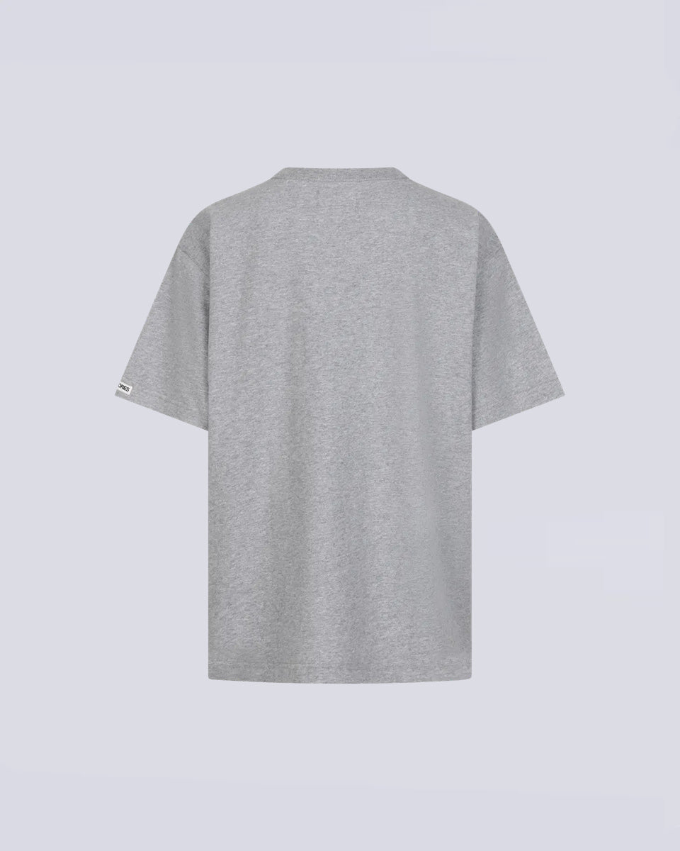 Luźny t-shirt o prostym kroju Josie Love Stories z dużym, kontrastowym napisem. Koszulka ma prosty krój i okrągły dekolt. Wykonana z miękkiej bawełny.&nbsp;

-Zamów t-shirt w swoim normalnym rozmiarze