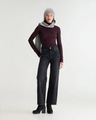 Jeansy o kroju slim fit 43/Kia Used Black marki Bellerose z prostymi nogawkami i średnim stanem. Wykonane z elastycznego dżinsu o efekcie lekkiego zużycia, co zapewnia wygodę i elastyczne dopasowanie do sylwetki. Zapinane na zamek błyskawiczny.

-Krój slim fit: lekko zwężane i dopasowane w biodrach, lecz nieobcisłe&nbsp;

-Średni stan

-Elastyczny dżins&nbsp;

-Zamów jeansy w swoim standardowym rozmiarze