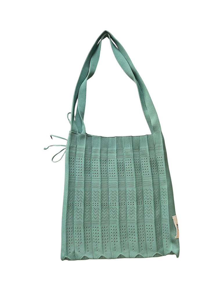 Urocza torba Rosalia Pico Copenhagen to niezwykle stylowy dodatek idealny na codzień. Torebka ma uchwyt na ramię. Wykonana z elastycznego materiału. Nie nadaje się do noszenia bardzo ciężkich przedmiotów.&nbsp;