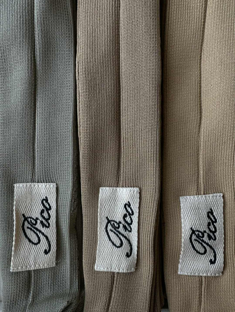 Urocza torba Rosalia Pico Copenhagen to niezwykle stylowy dodatek idealny na codzień. Torebka ma uchwyt na ramię. Wykonana z elastycznego materiału. Nie nadaje się do noszenia bardzo ciężkich przedmiotów.&nbsp;