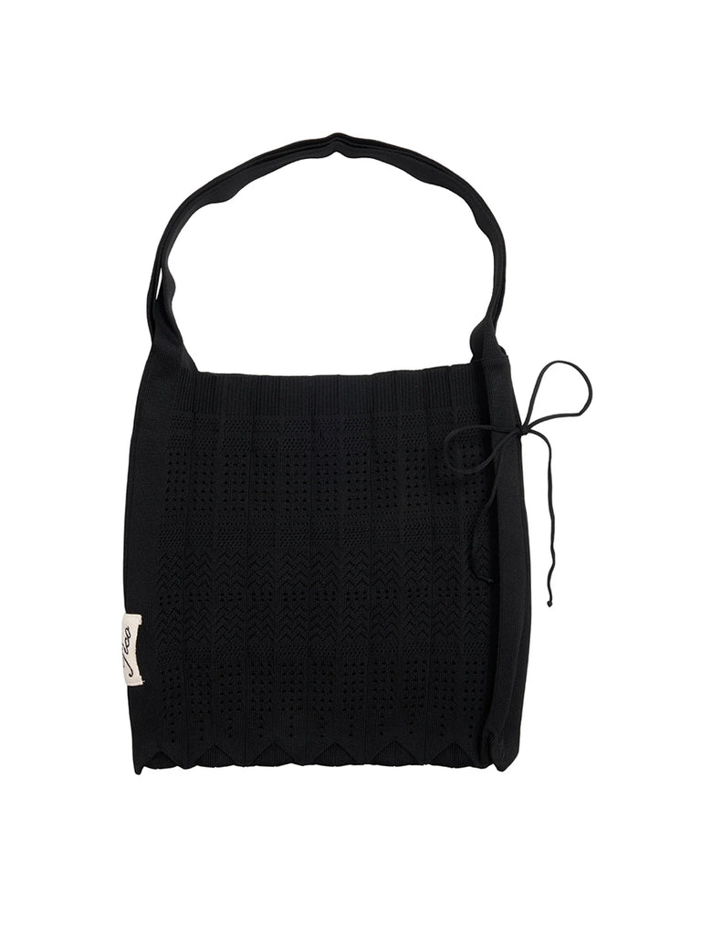 Urocza torba Rosalia Pico Copenhagen to niezwykle stylowy dodatek idealny na codzień. Torebka ma uchwyt na ramię. Wykonana z elastycznego materiału. Nie nadaje się do noszenia bardzo ciężkich przedmiotów.&nbsp;