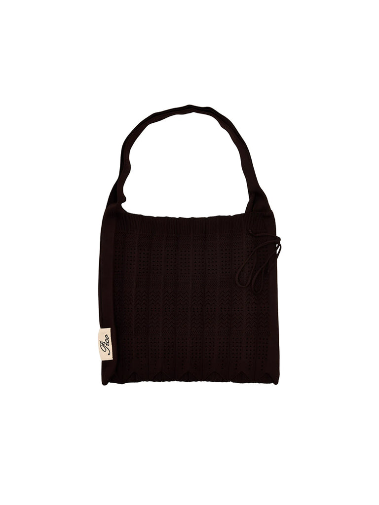 Urocza torba Rosalia Pico Copenhagen to niezwykle stylowy dodatek idealny na codzień. Torebka ma uchwyt na ramię. Wykonana z elastycznego materiału. Nie nadaje się do noszenia bardzo ciężkich przedmiotów.&nbsp;