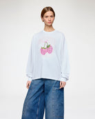 Oversizowy, biały Longsleeve Raspberry Print GANNI Bright White z nadrukiem z malinami I logo marki. Koszulka ma okrągły dekolt i długie rękawy zakończone ściągaczami. Wykonana z bawełny organicznej.

-Luźny krój

-100% bawełna organiczna

-Zamów w swoim standardowym rozmiarze