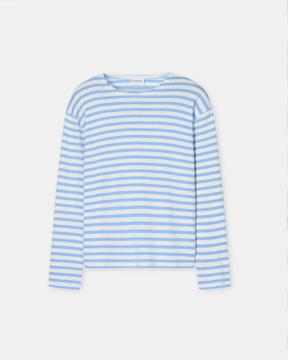 Luźny longsleeve Basic marki CLOSED w niebiesko-białe paski. Bluzka ma okrągły dekolt, długie rękawy i opadające ramiona. Wykonana z bardzo miękkiej i przyjemnej dla skóry tkaniny z bawełną i modalem. Załóż longsleeve do jeansów, lnianych spodni czy ulubionych szortów.&nbsp;

-Luźny fason

-Wykonany z miękkiej tkaniny

-Zamów longsleeve w swoim standardowym rozmiarze