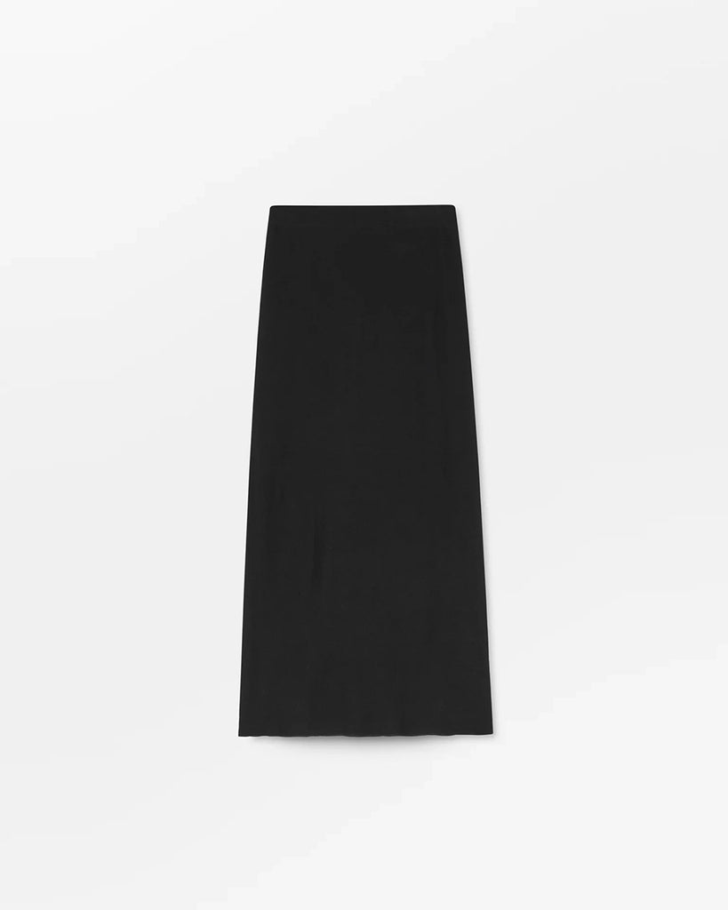 Cienka, dzianinowa spódnica midi Amy SKALL z wysokim stanem i elastyczną talią. Posiada przylegający fason i długość do połowy łydki. Wykonana z miękkiej i przyjemnej w dotyku organicznej wełny merino