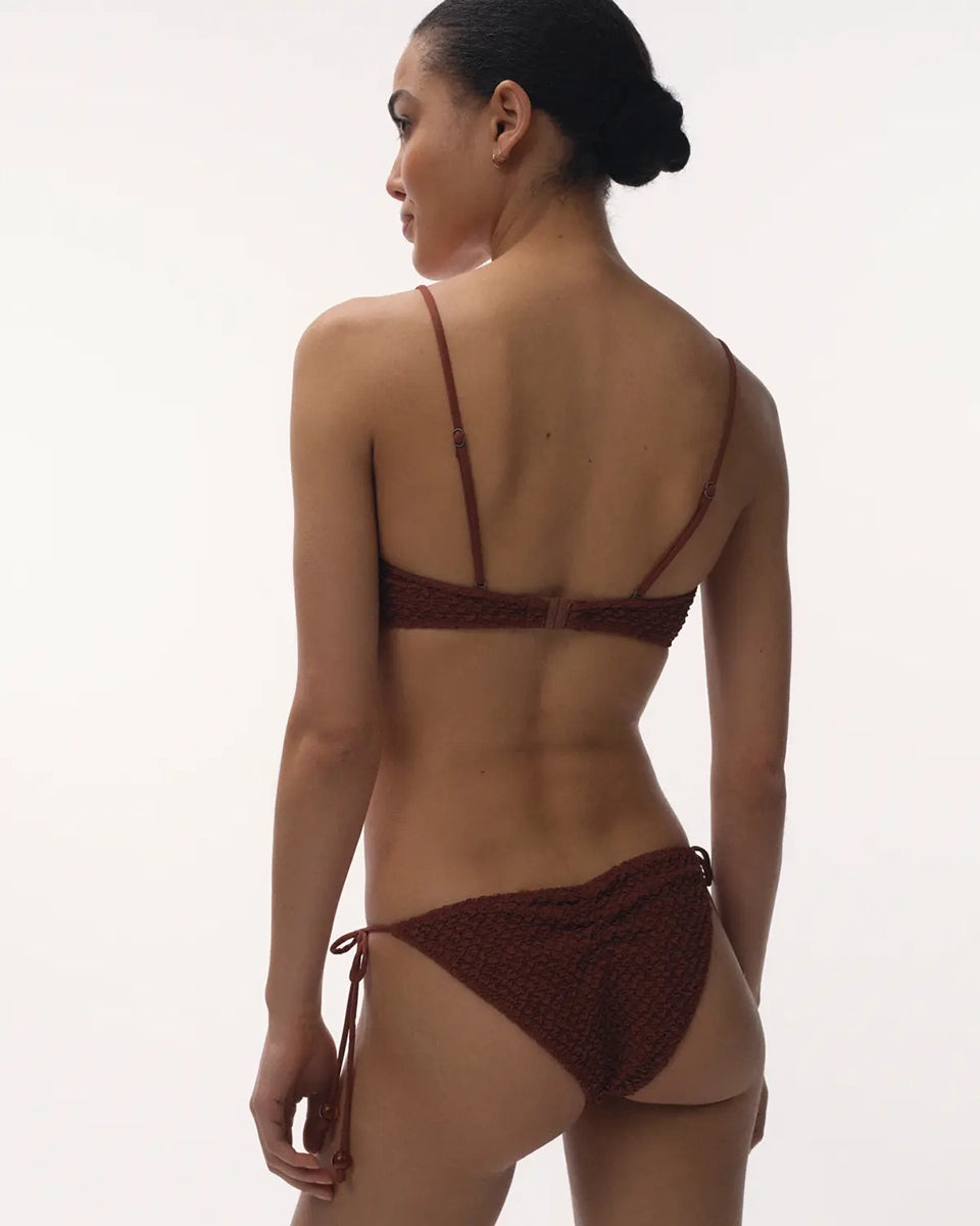 Góra od bikini w stylu bandażowym Bondi Love Stories z utwardzającymi wkładkami. Posiada cienkie, odpinane ramiączka z koralikami. Wykonana z tkaniny z fakturą.