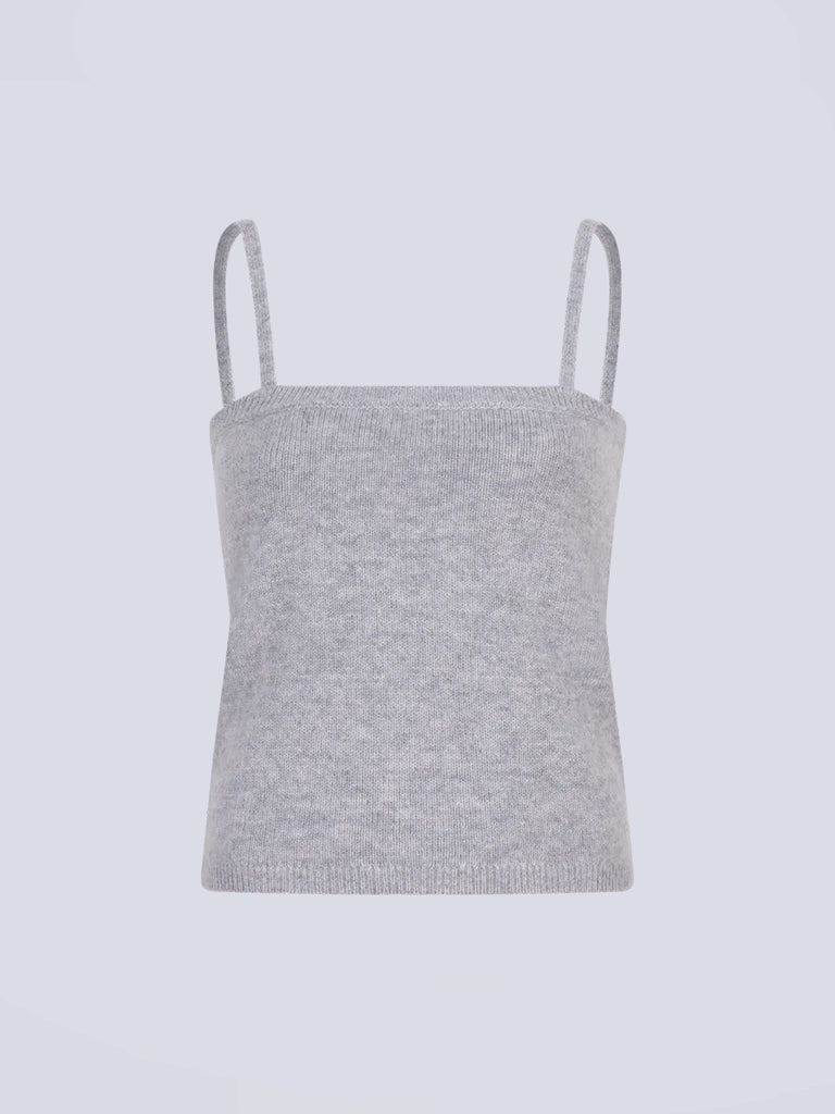 Krótki, dzianinowy top na cienkich ramiączkach z wełną Camille Love Stories o przylegającym fasonie. Posiada prosty dekolt. Top na plecach ma niewielką naszywkę z logo marki.