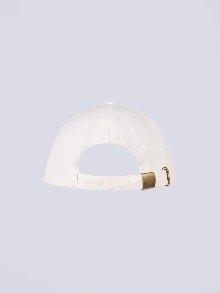 Klasyczna czapka z daszkiem bejsbolówka Love Stories z kontrastową, haftowaną nazwą marki z przodu. Posiada regulowaną wielkość za pomocą tylnego paska.