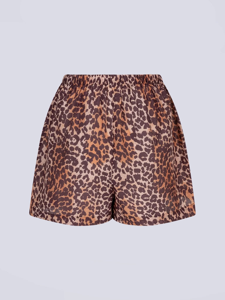 Luźne, cienkie, szorty w panterkę James Love Stories z wysokim stanem i elastyczną talią i atrapą rozporka z guzikami. Wykonane z cienkiej i zwiewnej tkaniny z jedwabiem. W pasie posiadają niewielką naszywkę z logo marki.