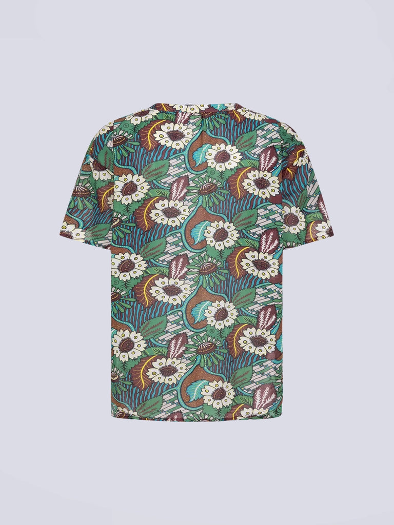 Cienka, luźna koszula z krótkim rękawem Mila Love Stories w roślinny print. Posiada dekolt w kształcie litery V. Zapinana na guziki. Wykonana ze zwiewnej, lekko transparentnej tkaniny. Idealna na letnie, wakacyjne wyjazdy