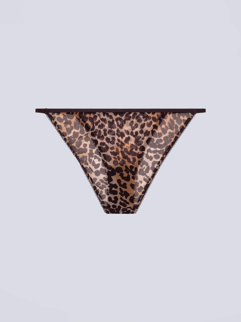 Majtki z niskim stanem i cienką gumą Rosie Love Stories. Z przodu posiadają niewielką naszywkę z logo marki. Wykonane z cienkiej, siateczkowej, częściowo transparentnej tkaniny.