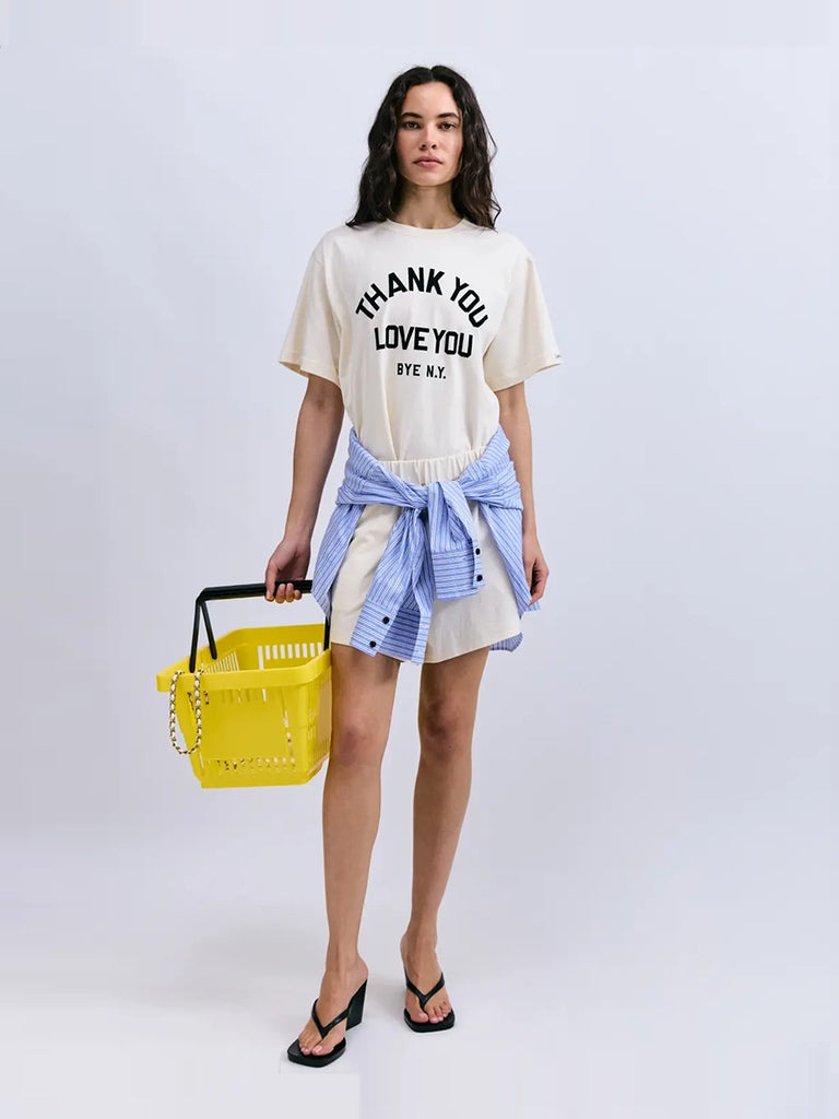 Luźny t-shirt o prostym kroju Josie Love Stories z dużym, kontrastowym napisem. Koszulka ma prosty krój i okrągły dekolt. Wykonana z miękkiej bawełny