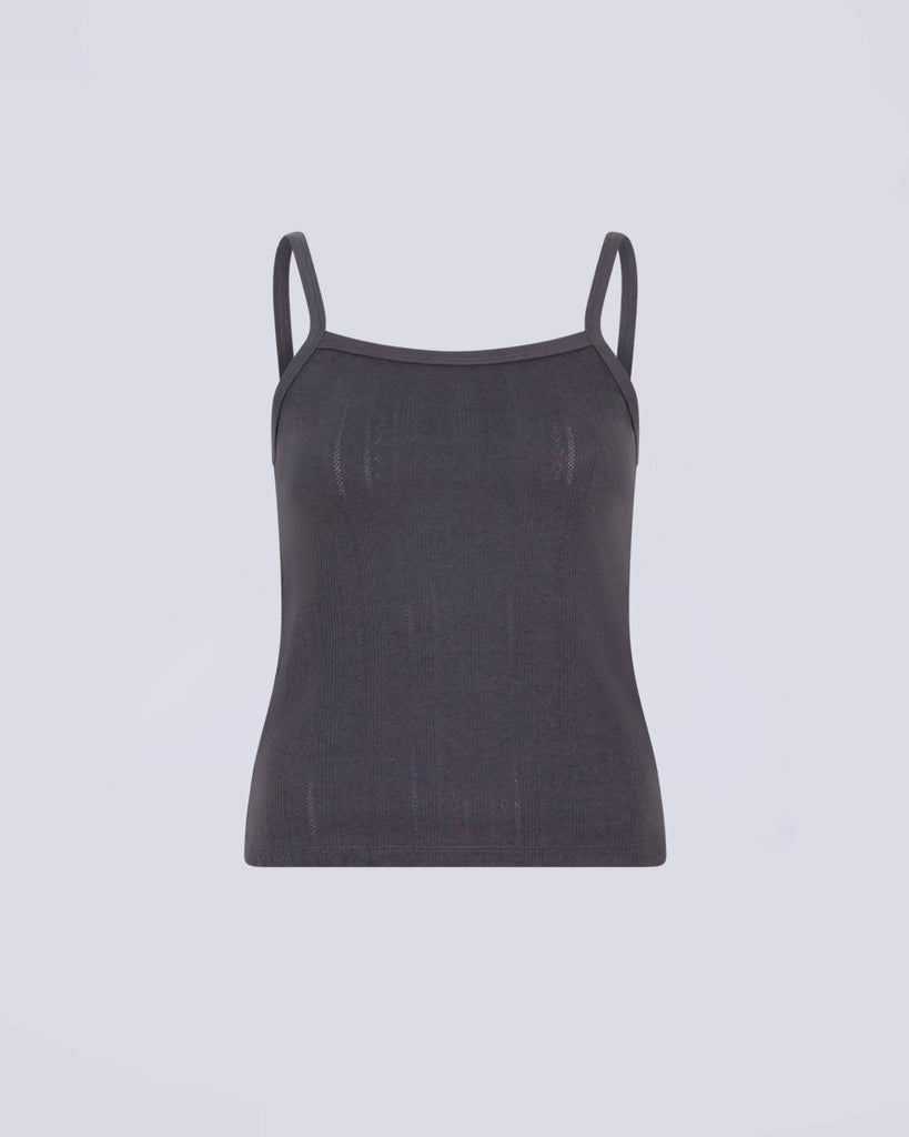 Top na ramiączkach Mary Love Stories Dark Grey w kolorze ciemnoszarym. Top ma luźny fason i prosty dekolt. Wykonany z bardzo miękkiej tkaniny z delikatną fakturą. 