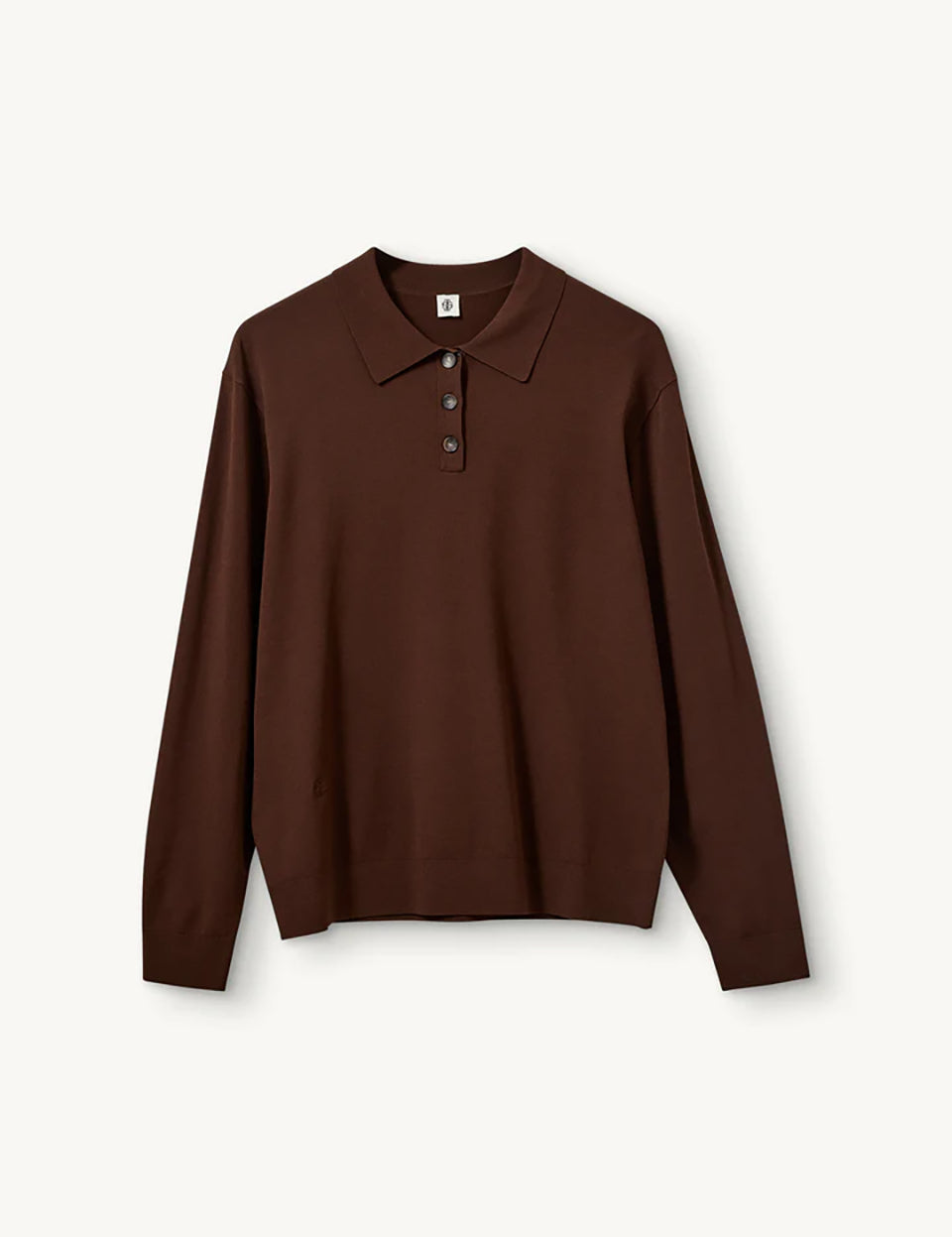 Luźny, dzianinowy longsleeve Madison Polo Espresso w głębokim, ciepłym, brązowym odcieniu z obniżoną linią ramion i klasycznym kołnierzykiem z zapięciem na trzy guziki. Rękawy i dół zakończone są klasycznymi ściągaczami. Ma gładki, drobny splot dzianinowy. Wykonany z tkaniny z wiskozą. Zestaw go z ulubionymi jeansami, aby uzyskać klasyczną, modną stylizację.&nbsp;

-Głęboki, ciepły odcień brązu

-Kołnierzyk z guziczkami

-Tkanina z wiskozą

-Fason OVERSIZE - jeśli chcesz uzyskać efekt jak na modelce - zamów