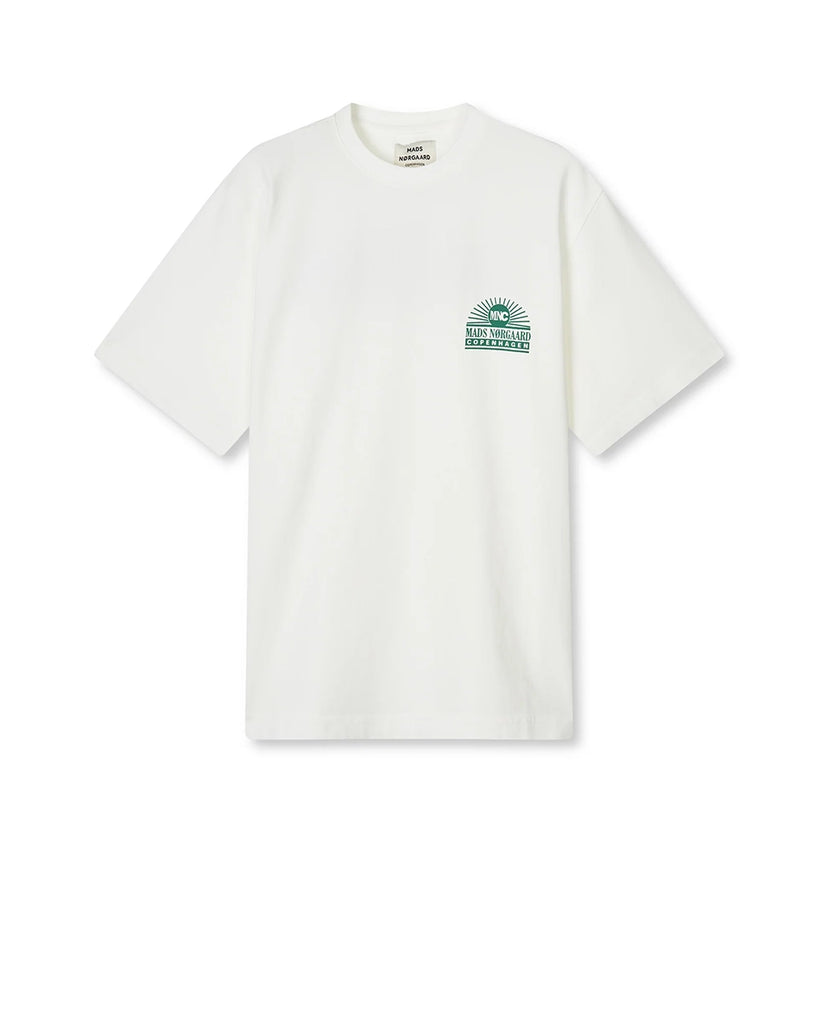 Oversizowy, bawełniany t-shirt Dassel MADS NORGAARD z niewielkim nadrukiem z logo marki z przodu oraz z dużym printem na plecach.