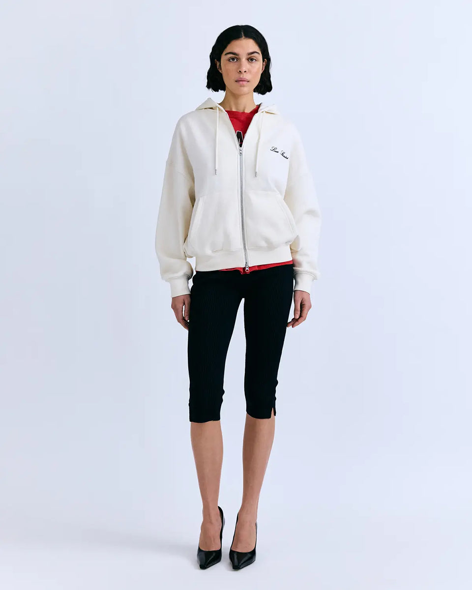 Luźna bluza z kapturem Maple Love Stories White w białym kolorze zapinana z przodu za pomocą zamka błyskawicznego. Posiada niewielkie logo marki na lewej piersi. Wykończona ściągaczami.&nbsp;

-Luźny, oversizowy krój

-Zamów w standardowym rozmiarze&nbsp;