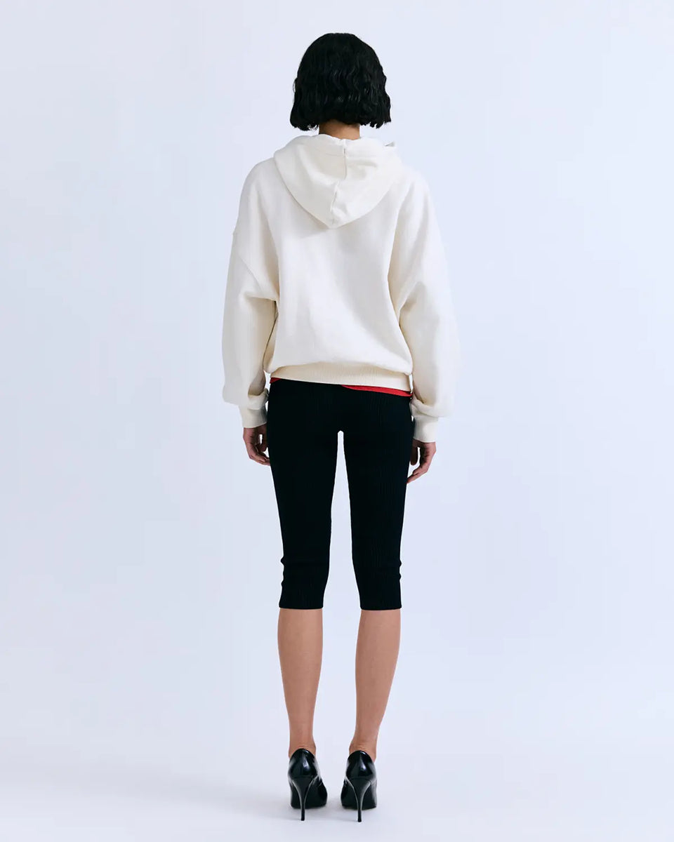 Luźna bluza z kapturem Maple Love Stories White w białym kolorze zapinana z przodu za pomocą zamka błyskawicznego. Posiada niewielkie logo marki na lewej piersi. Wykończona ściągaczami.&nbsp;

-Luźny, oversizowy krój

-Zamów w standardowym rozmiarze&nbsp;