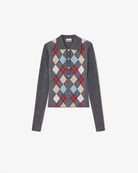 Cienki sweter polo 2601 GANNI z kołnierzykiem. Ma wzór w romby. Zapinany przy dekolcie za pomocą srebrnych, ozdobnych guzików w kształcie logo marki. Sweter ma prosty krój i przylegający do ciała fason oraz długie, wąskie rękawy. Wykonany z miękkiej, ekskluzywnej dzianiny z wełny merynosa.&nbsp;