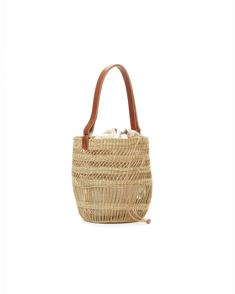 Mała, ręcznie pleciona, ażurowa torebka koszyk z okrągłą podstawą MINETTE - NATURAL x TAN HDL x ECRU COTTON francuskiej marki Muun. Posiada mocną, skórzaną rączkę do wygodnego trzymania w dłoni i zawieszenia na ramieniu. Wewnątrz koszyka znajduje się wyciągana bawełniana torebka ściągana za pomocą rzemyków. 