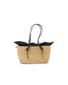 Mała, ręcznie wykonana torebka koszyk ZORRO - NATURAL x BLACK HDL x BLACK COTTON francuskiej marki Muun. Posiada trapezowy kształt, dwie mocne, skórzane rączki do wygodnego trzymania w dłoni i zawieszenia na ramieniu. Wewnątrz koszyka znajduje się wiązana, wyciągana bawełniana, czarna torebka