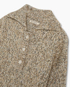 Ponadczasowy, dzianinowy sweter polo Naya Natura Wool Blend z miękkim kołnierzykiem polo zapinanym na guziki i obniżoną linią ramion. Wykonana z ciepłej mieszanki wełny, poliamidu z recyklingu i alpaki. Możesz go zestawić z eleganckimi spodniami, tworząc wyrafinowany codzienny look lub połączyć z jeansami i botkami, uzyskując swobodny, weekendowy zestaw.&nbsp;

-Kołnierzyk polo

-Obniżona linia ramion

-Mieszanka z wełną i alpaką