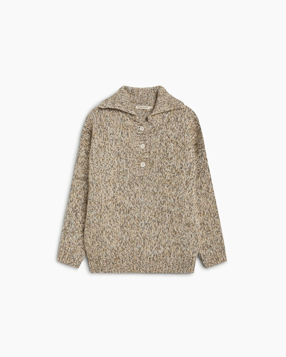 Ponadczasowy, dzianinowy sweter polo Naya Natura Wool Blend z miękkim kołnierzykiem polo zapinanym na guziki i obniżoną linią ramion. Wykonana z ciepłej mieszanki wełny, poliamidu z recyklingu i alpaki. Możesz go zestawić z eleganckimi spodniami, tworząc wyrafinowany codzienny look lub połączyć z jeansami i botkami, uzyskując swobodny, weekendowy zestaw.&nbsp;

-Kołnierzyk polo

-Obniżona linia ramion

-Mieszanka z wełną i alpaką