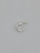 Kolczyki koła 12087 RAGBAG Hoops Silver z cienką linią błyszczących cyrkonii. Zapinane na sztyft.&nbsp;

Bez niklu.

Kolczyki nie podlegają zwrotowi ani wymianie ze względów higienicznych.