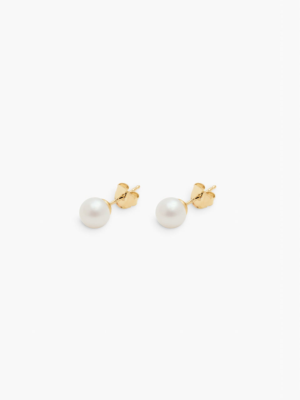 Delikatne, minimalistyczne kolczyki 12054 RAGBAG Olga Studs Gold ze srebra próby 925 z perłami słodkowodnymi. Zapinane na sztyft.

Bez niklu.

Kolczyki nie podlegają zwrotowi ani wymianie ze względów higienicznych.