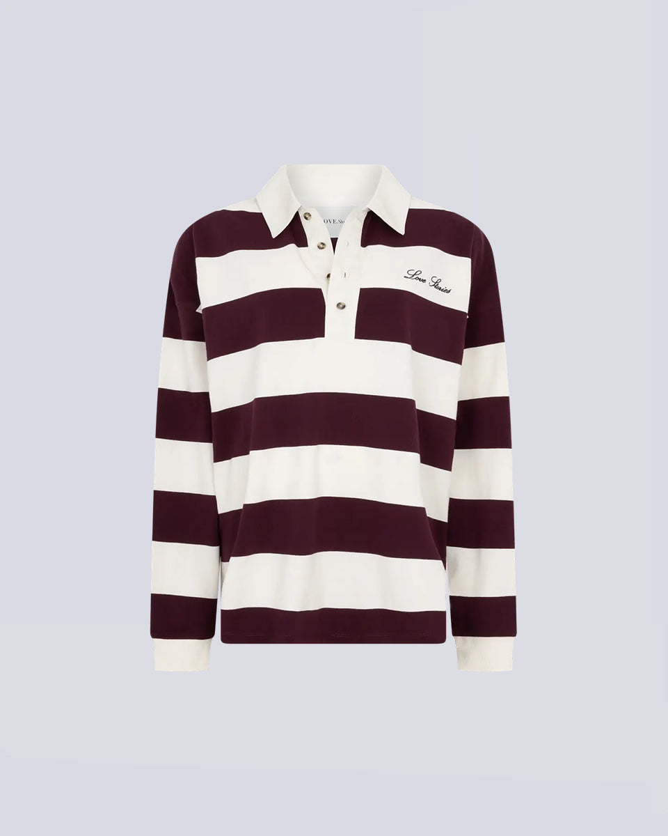 Luźny longsleeve z długim rękawem Paul Stripes Love Stories o ponadczasowym wzorze w kremowo-bordowe paski. Posiada kołnierzyk zapinany na guziki. Nad prawą piersią znajduje się niewielkie logo marki. Wykonany z lekkiej bawełny, zapewnia komfort noszenia przez cały dzień. Jest wszechstronnym elementem garderoby, który łatwo zestawić zarówno z codziennymi, jak i bardziej eleganckimi stylizacjami.