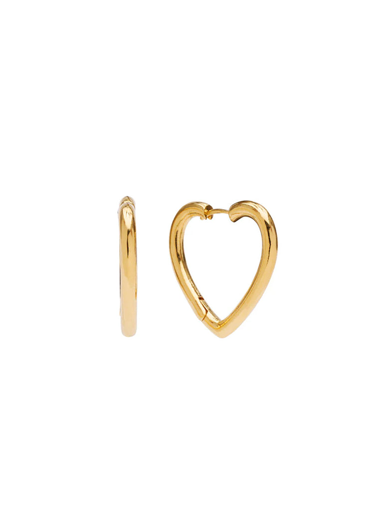 Stylowe kolczyki Carys Gold Pico Copenhagen w kształcie serca.

Bez niklu.

Ze względów higienicznych kolczyki nie podlegają wymianie ani zwrotom