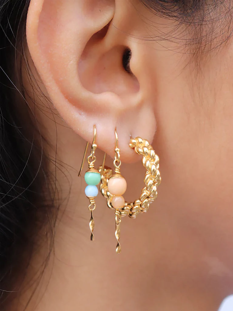 Piękne, niewielkie kolczyki koła Dasha Gold Pico Copenhagen z organicznym wzorem.

Bez niklu.

Ze względów higienicznych kolczyki nie podlegają wymianie ani zwrotom