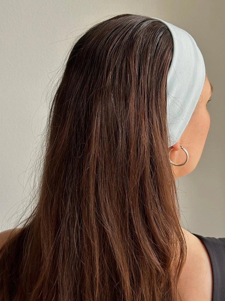 Opaska Gigi Mocca Pico Copenhagen to elegancki i funkcjonalny element garderoby.

Akcesoria do włosów nie podlegają zwrotowi ani wymianie ze względów higienicznych.