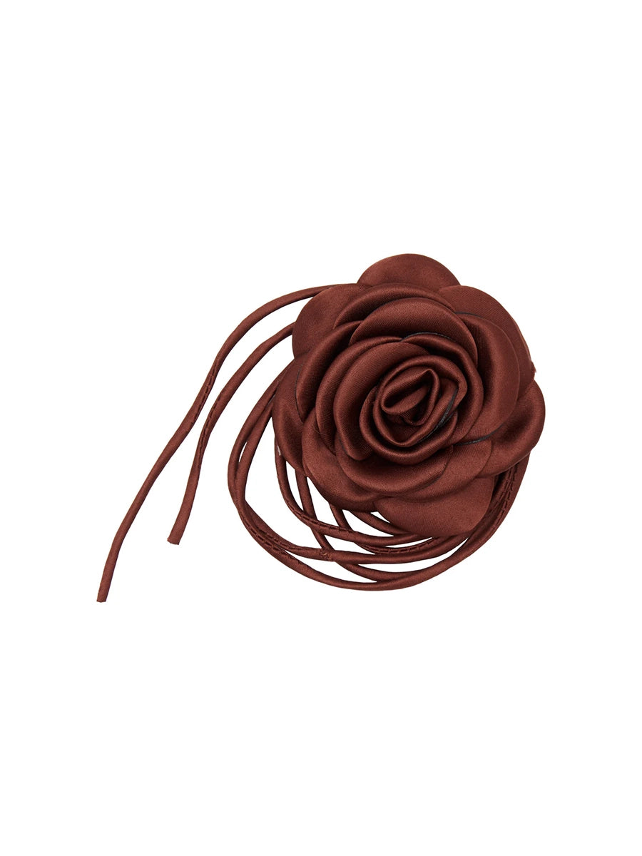 Brązowa ozdoba na szyję róża Satin Rose String Chocolate Pico