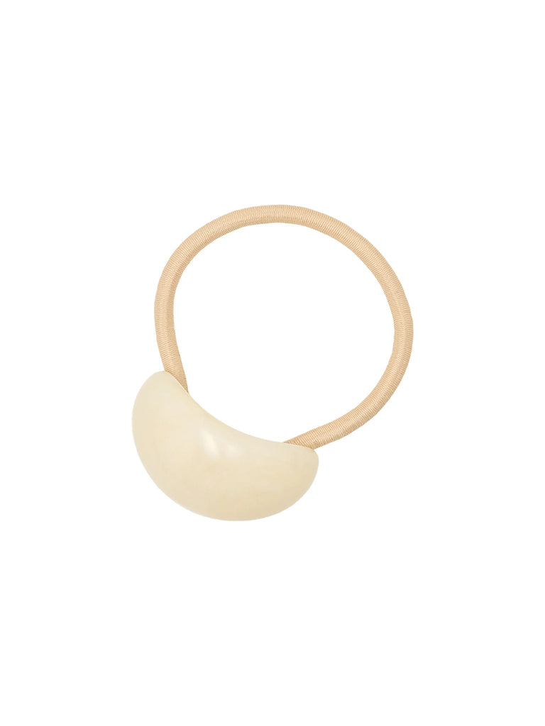 Cienka, elastyczna gumka do włosów Romy Pico Copenhagen z minimalistycznym, kremowym elementem o obłym kształcie wykonanym z żywicy syntetycznej.



Akcesoria do włosów nie podlegają zwrotom ani wymianom ze względów higienicznych