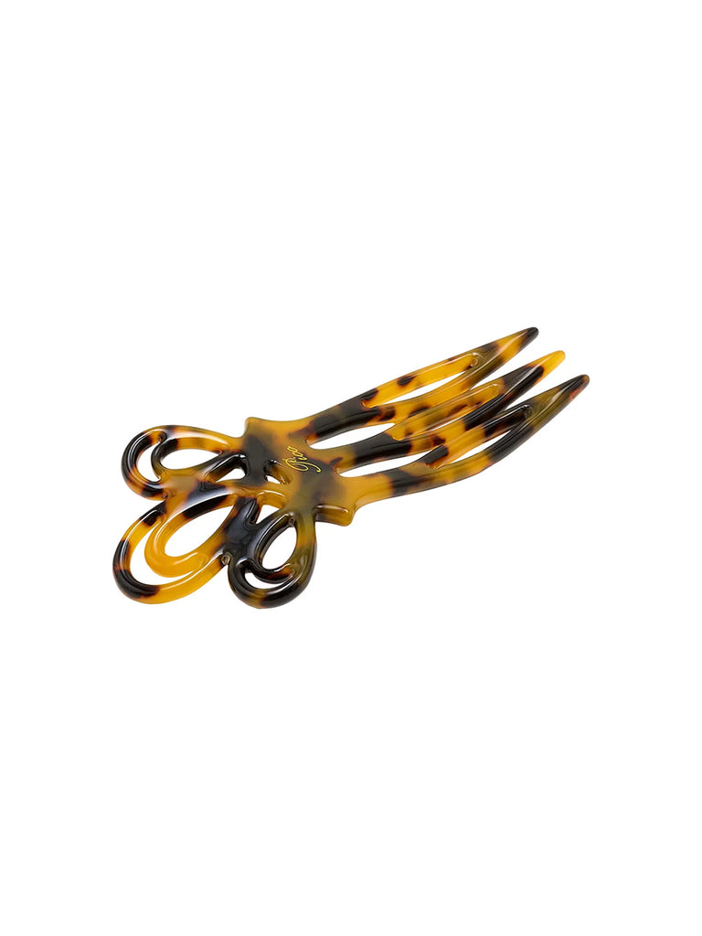 Spinka Rosita Pico Copenhagen łączy w sobie tradycyjny design z nowoczesnym minimalizmem. Idealny element stylizacji, który podkreśli elegancję i swobodę.&nbsp;

Akcesoria do włosów nie podlegają zwrotowi ani wymianie ze względów higienicznych.