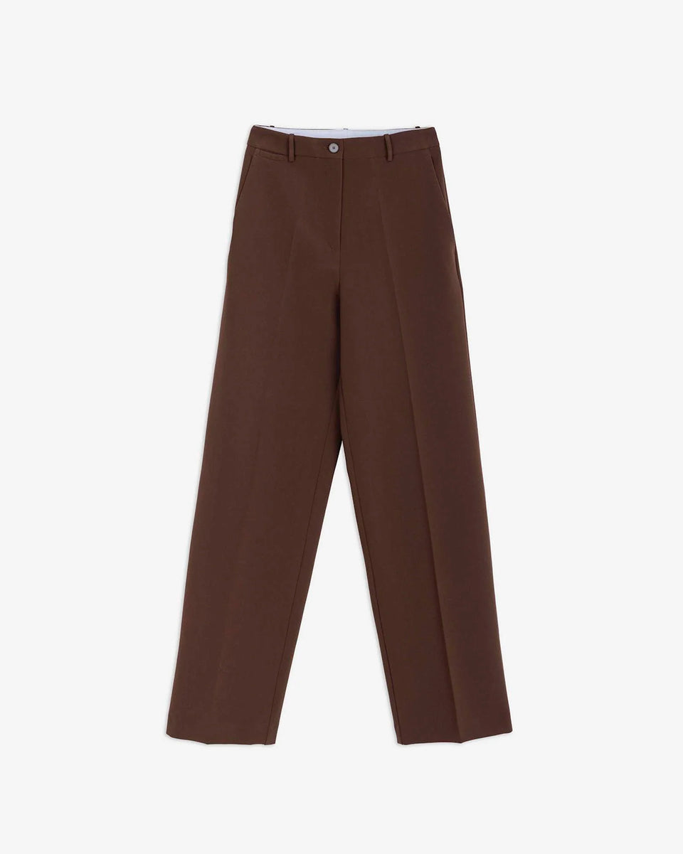 Luźne spodnie Sartoriale Brown z szeroką, prostą nogawką. Posiadają wysoki stan i szlufki umożliwiające noszenie paska. Mają dwie boczne kieszenie z przodu oraz dwie kieszenie z patkami z tyłu. Zapinane na suwak i guzik w pasie. Wykonane z mieszanki wiskozy. Idealne do codziennych, jesiennych stylizacji.&nbsp;