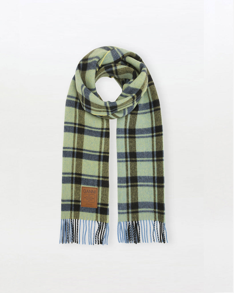 Obszerny, dwustronny, wełniany szalik 6935 GANNI Yellow Pear o szczotkowanym splocie, w kratę. Zakończony frędzlami. U dołu posiada naszywkę z logo marki. Wykonany w całości z wełny.&nbsp;
