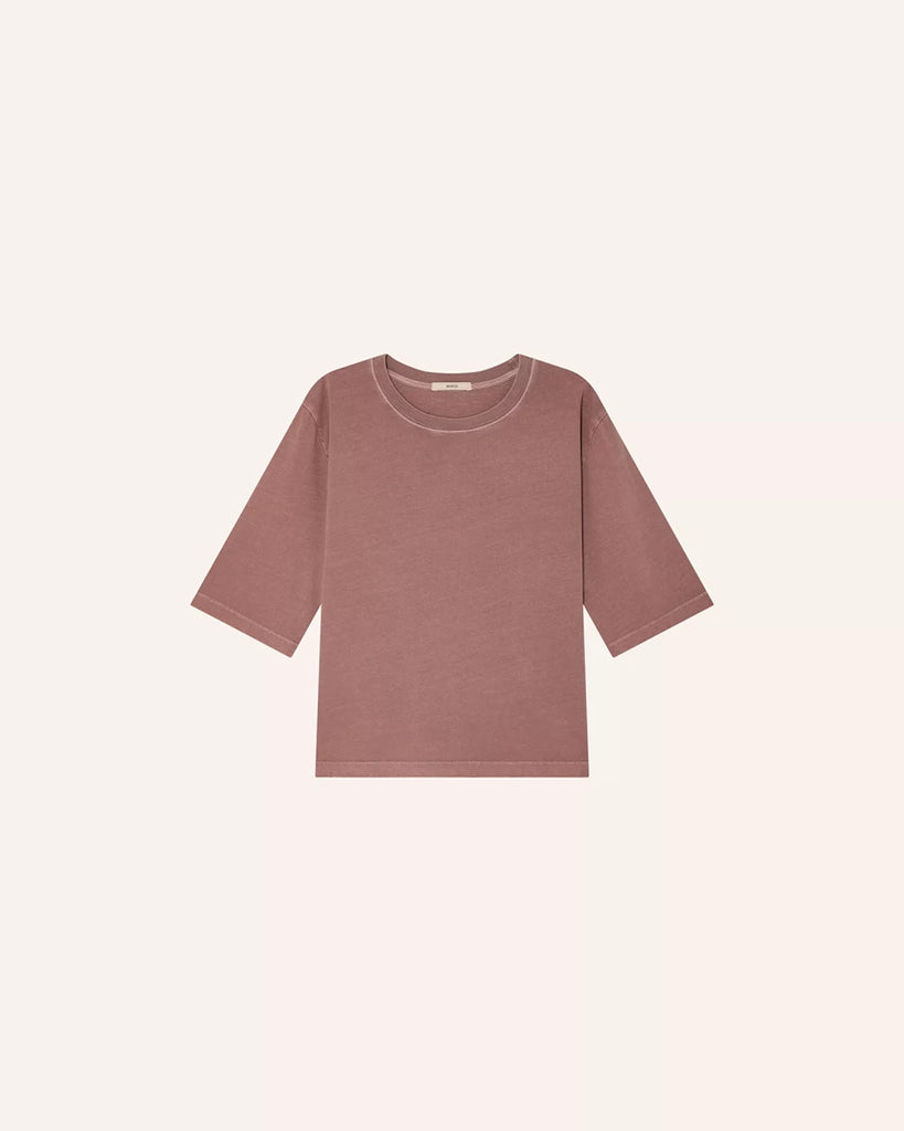 Luźny, różowy t-shirt Sergio Sessun z okrągłym dekoltem i krótkim, luźnym rękawem i długości do łokcia. Wykonany z miękkiej bawełny z efektem delikatnego "sprania".