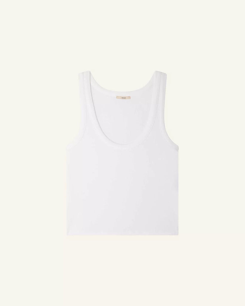 Luźny tanktop na szerokich ramiączkach The D Sessun z głębokim dekoltem. Posiada prosty krój i jest wykonany z lejącej, miłej w dotyku tkaniny z bawełną i modalem o delikatnie prążkowanej fakturze.
