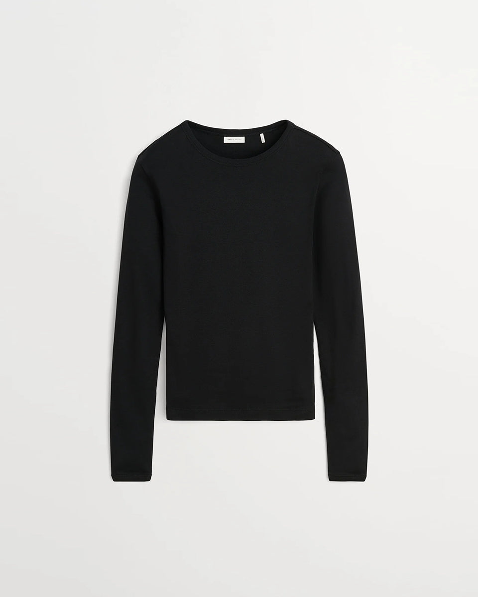 Minimalistyczny, czarny, bawełniany longsleeve Seventies O-neck SKALL z okrągłym dekoltem i wąskimi, długimi rękawami. Posiada przylegający do ciała fason i delikatną, gładką fakturę. Wykonany z organicznej i bardzo przyjemnej dla skóry bawełny. To bluzka idealna do warstwowych stylizacji.&nbsp;

-Przylegający fason

-100% bawełna organiczna

-Zamów longsleeve w swoim normalnym rozmiarze