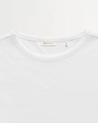 Minimalistyczny, biały, bawełniany longsleeve Seventies O-neck SKALL z okrągłym dekoltem i wąskimi, długimi rękawami. Posiada przylegający do ciała fason i delikatną, gładką fakturę. Wykonany z organicznej i bardzo przyjemnej dla skóry bawełny. To bluzka idealna do warstwowych stylizacji.&nbsp;

-Przylegający fason

-100% bawełna organiczna

-Zamów longsleeve w swoim normalnym rozmiarze