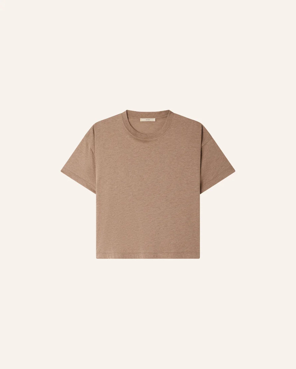 Luźny t-shirt Too Sessun z okrągłym dekoltem i krótkim rękawem. Koszulka ma prosty krój. Wykonana jest z bardzo przyjemnej, lejącej tkaniny z bawełną i lyocellem.&nbsp;

-Luźny fason

-Zamów t-shirt w swoim standardowym rozmiarze