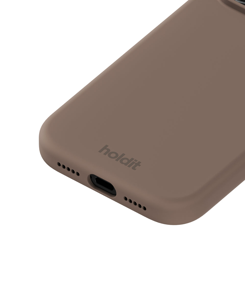 Silikonowe etui Mocha Brown chroni i odświeża Twój telefon dzięki miękkiej i elastycznej powierzchni. Charakteryzuje się minimalistycznym designem i komfortowym wykończeniem, które zakrywa przyciski głośności i krawędzie. Wykonane jest w 100% z poliwęglanu z recyklingu z certyfikatem GRS.&nbsp;

Produkt wegański.