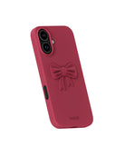 Miękka, silikonowa naklejka Bow Red Velvet z wypukłym wzorem, tworzącym unikalny efekt 3D. Przyklej ją do swojego telefonu, laptopa lub notesu za pomocą klejącego tyłu. Dopasuj ją do silikonowego etui w tym samym odcieniu lub w kontrastującym kolorze.
