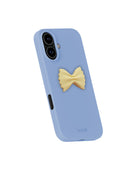 Miękka, silikonowa naklejka Farfalle z wypukłym wzorem, tworzącym unikalny efekt 3D. Przyklej ją do swojego telefonu, laptopa lub notesu za pomocą klejącego tyłu. Dopasuj ją do silikonowego etui w tym samym odcieniu lub w kontrastującym kolorze.