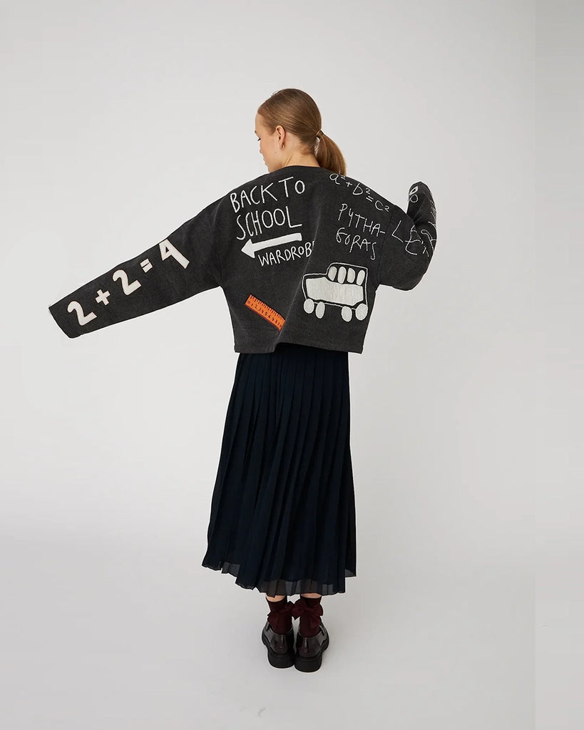 Zwiewna, plisowana, warstwowa spódnica midi STELLA NOVA ze średnim stanem. Elastyczna w talii. Posiada długość do połowy łydki.