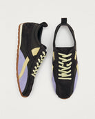 Brązowe, nylonowe sneakersy Tb.304 Nylon Brown marki ALOHAS w stylu retro z liliowymi i delikatnymi, żółtymi akcentami z zamszu oraz skóry. Mają płaską, gumową podeszwę. Długi język i specyficzne przeszycia na czubku optycznie wysmuklają stopę. Wiązane na jasnożółte sznurówki.&nbsp;

-100% skóra pochodząca ze zrównoważonych i odpowiedzialnych źródeł&nbsp;

-Zaprojektowane w Barcelonie&nbsp;